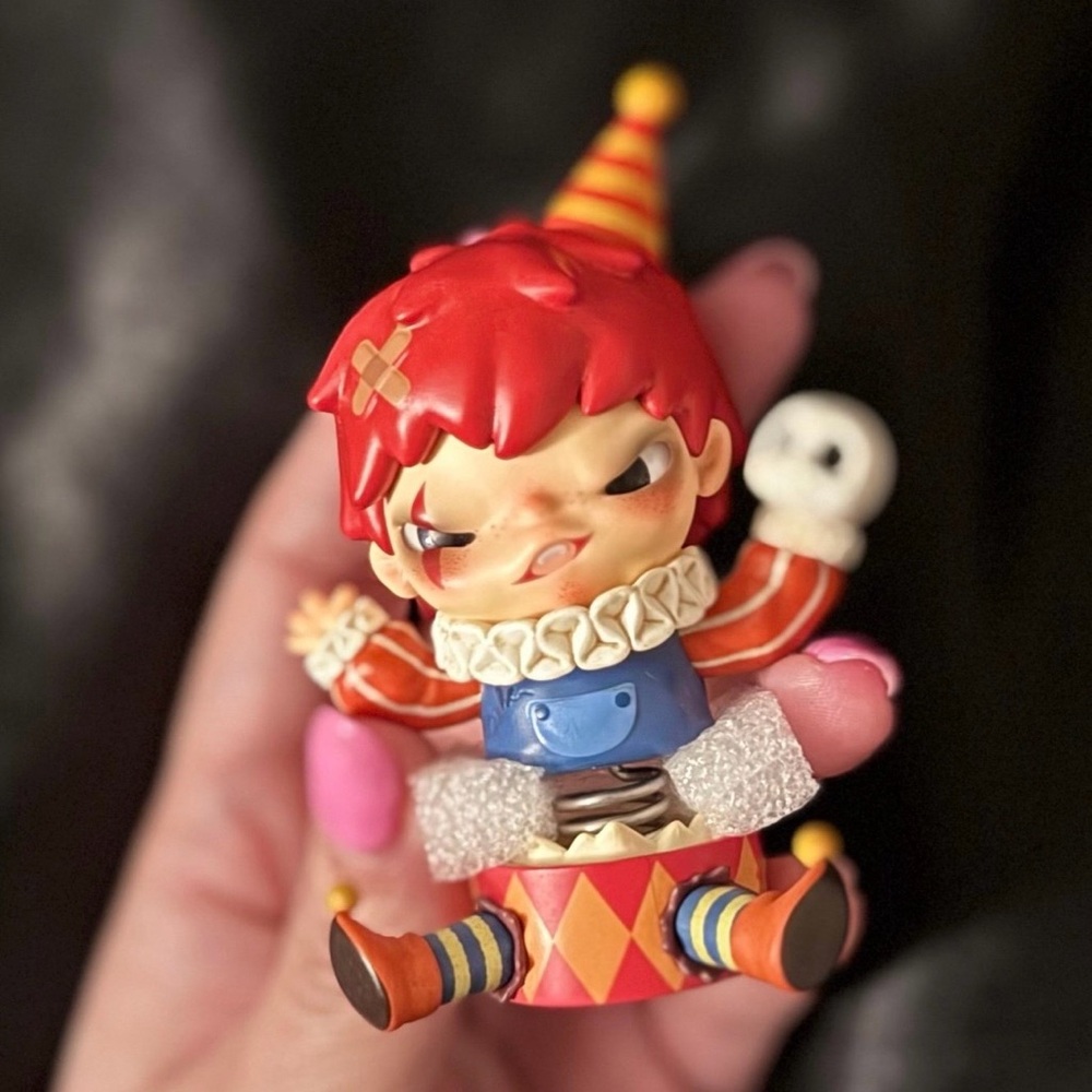 POPMART Hirono Monster Carnival - Creepy Clown